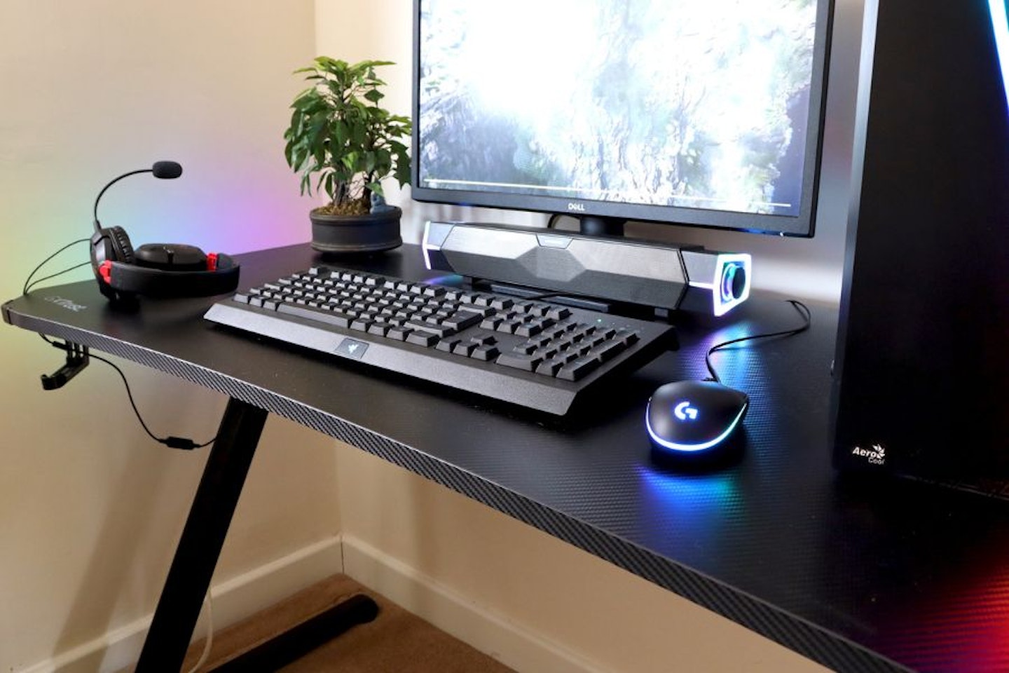 Trust Luminus RGB gaming desk