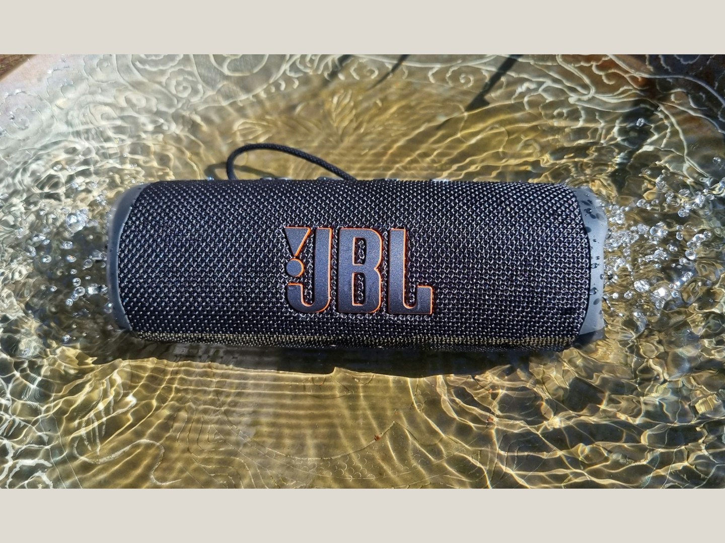 JBL Flip 6 Bass Visual