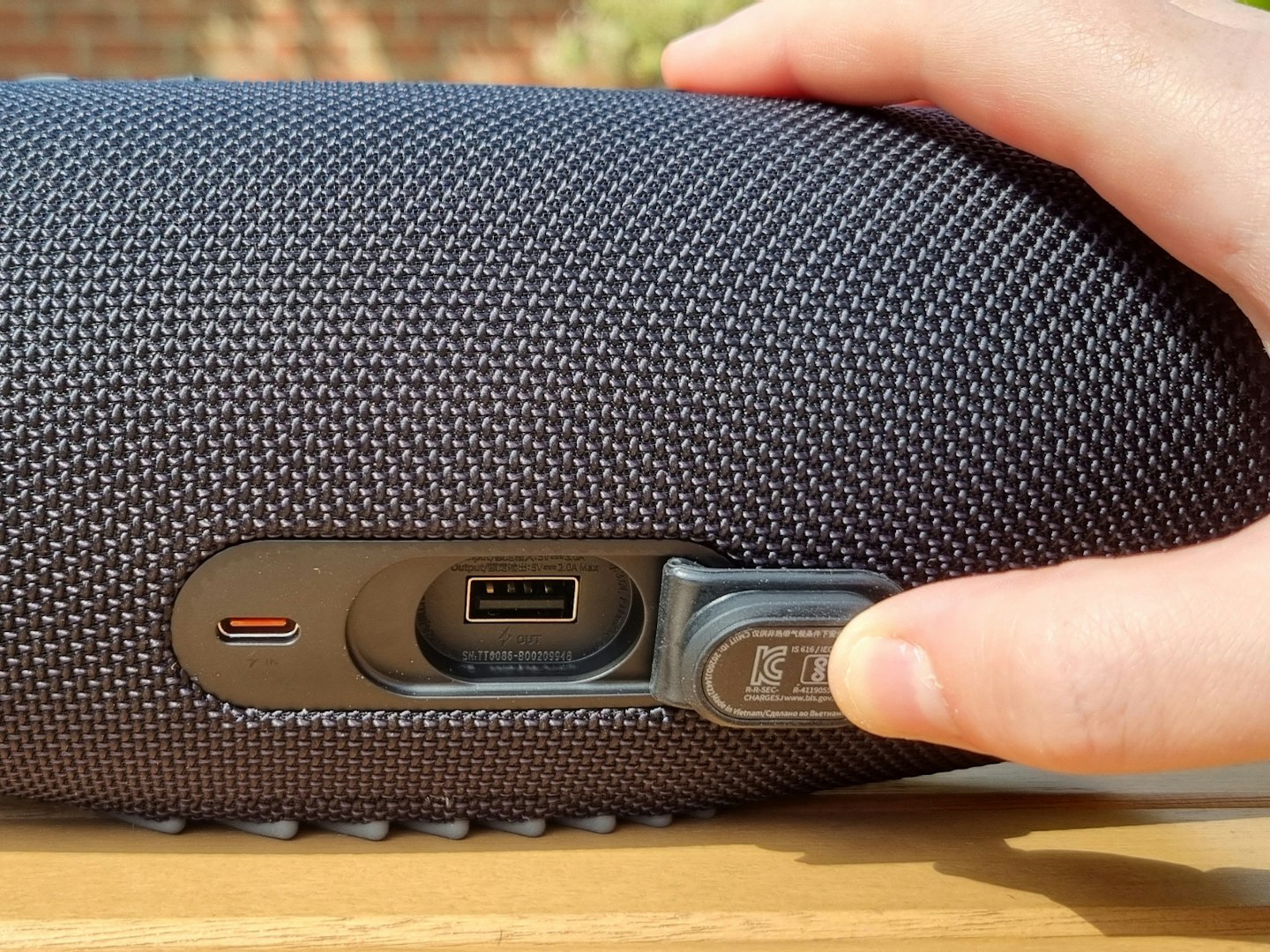 JBL Charge 5 USB Port