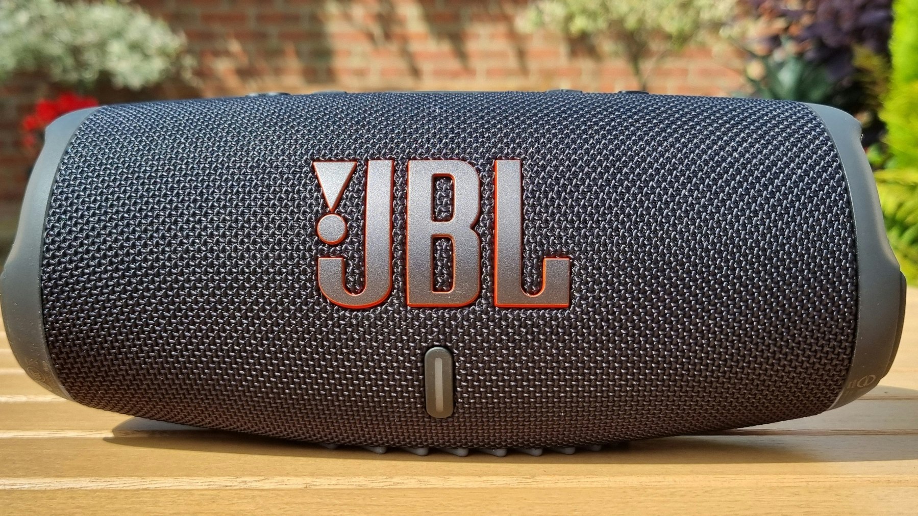 Is bigger always better? JBL Charge review - Main Image