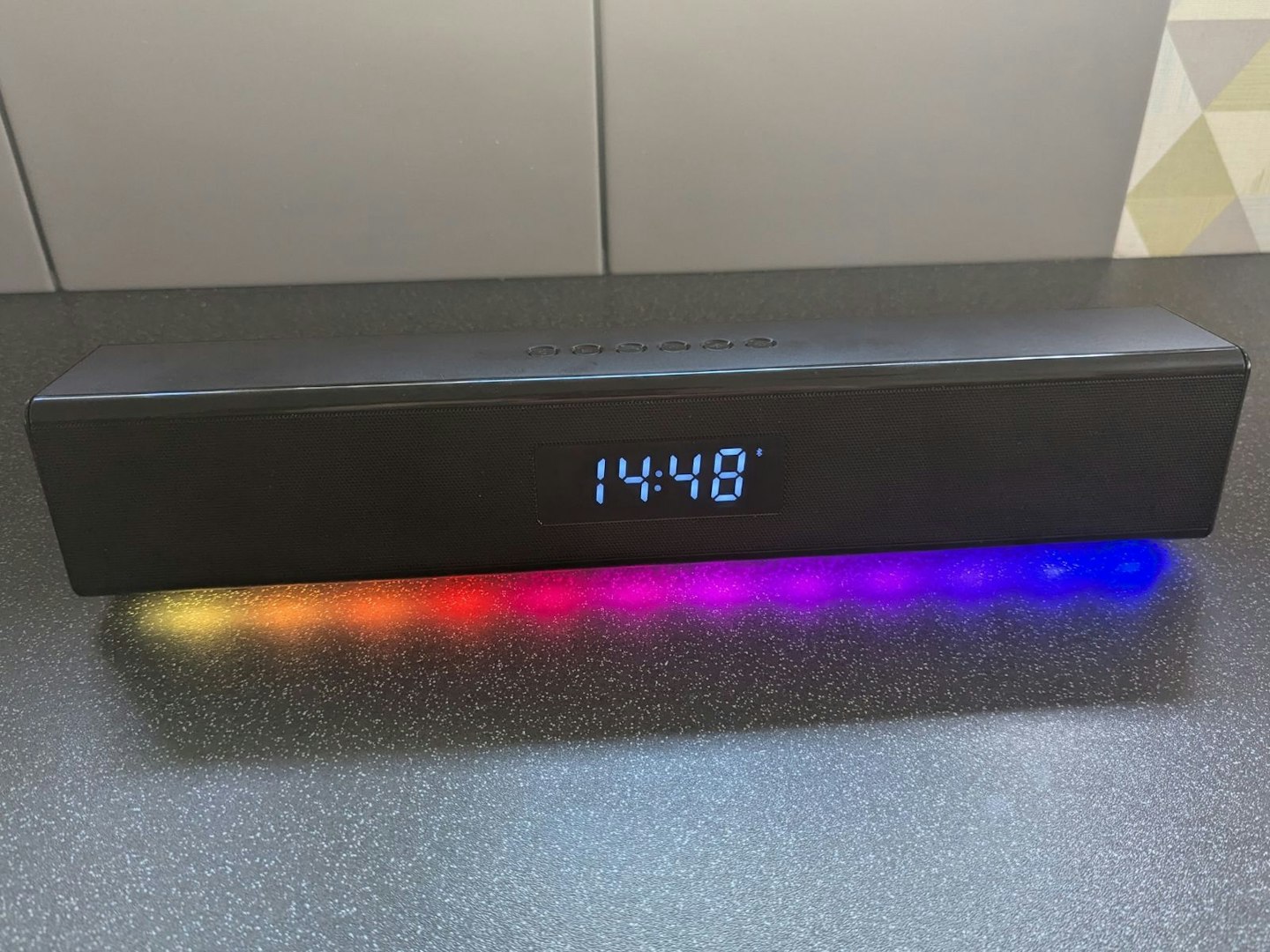 Stealth Soundbar Glow