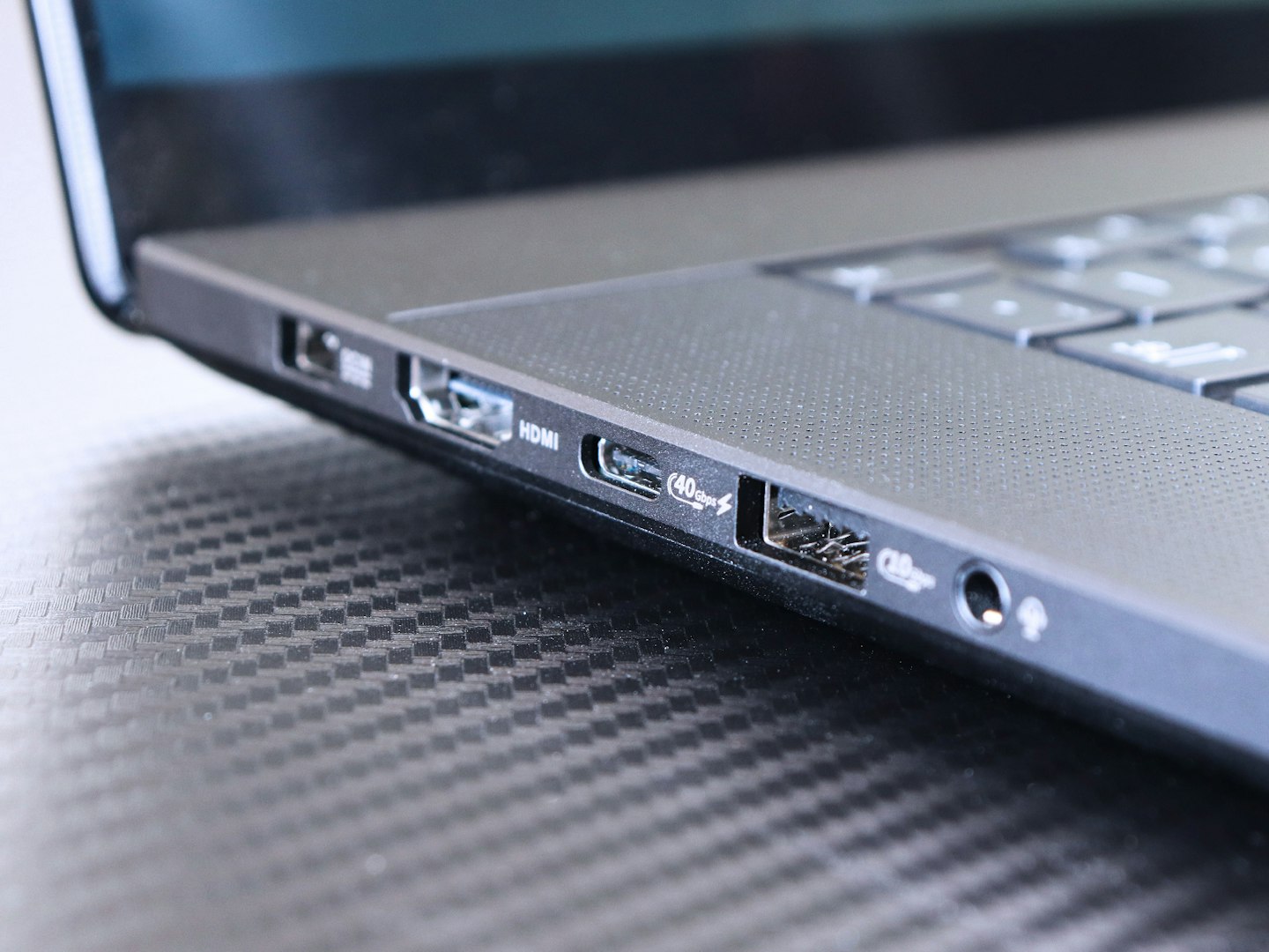 ASUS ProArt P16 laptop ports