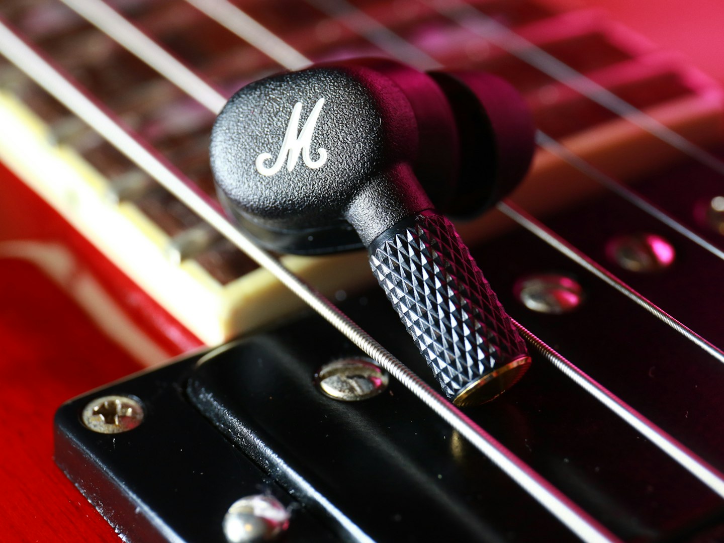 Marshall Motif 2 single earbud