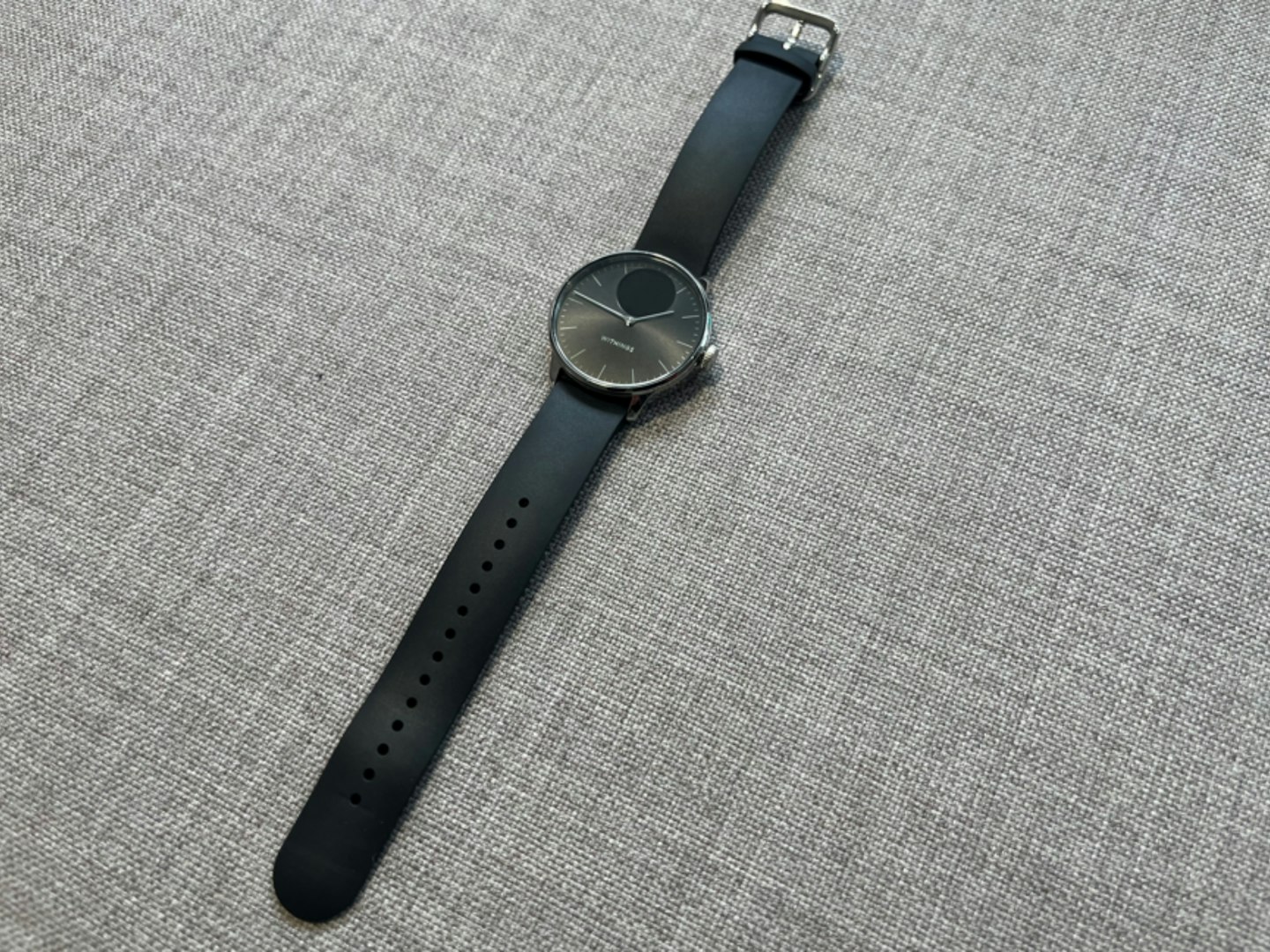 A look at the adjustable notches of the ScanWatch light strap