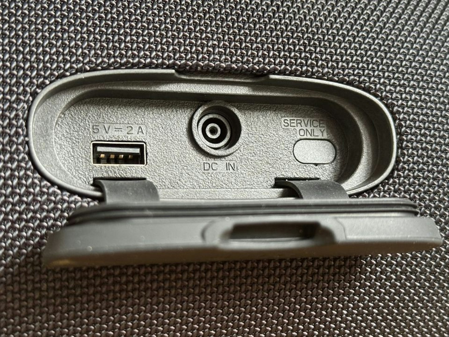 LG XBOOM XG8T Speaker - back view, port selection