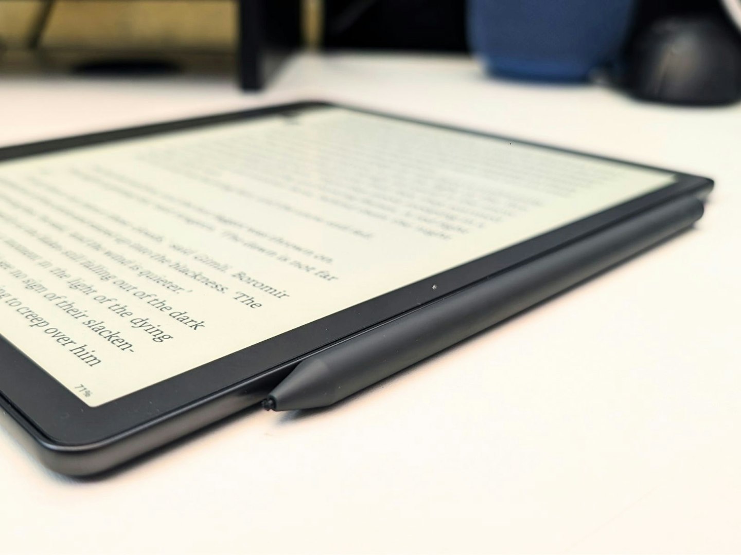 Magnetic pen holder on the Kindle Scribe