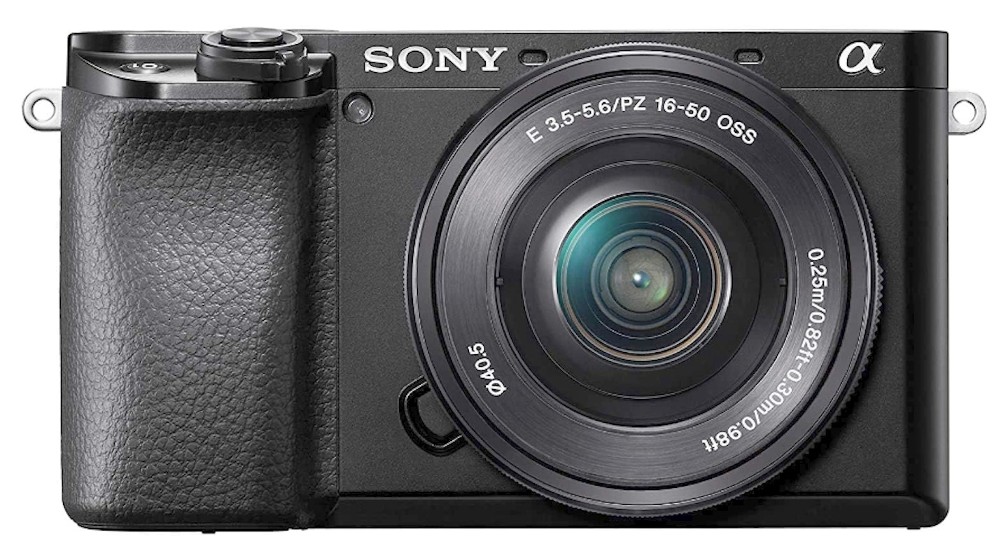 Sony α6100 with Sony 16-50 mm f/3.5-5.6 Power Zoom Lens