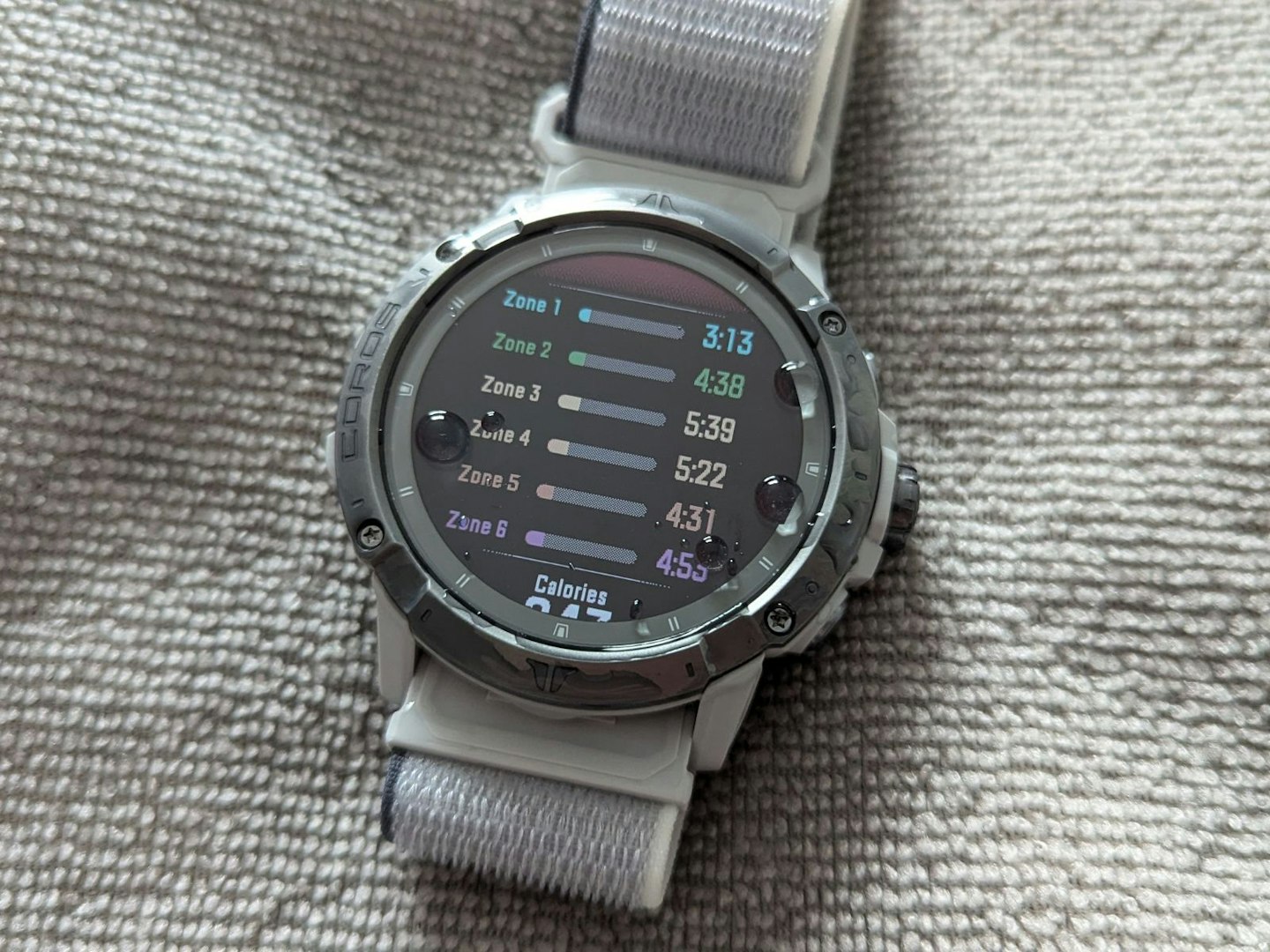 Coros Vertix 2S displaying training zones