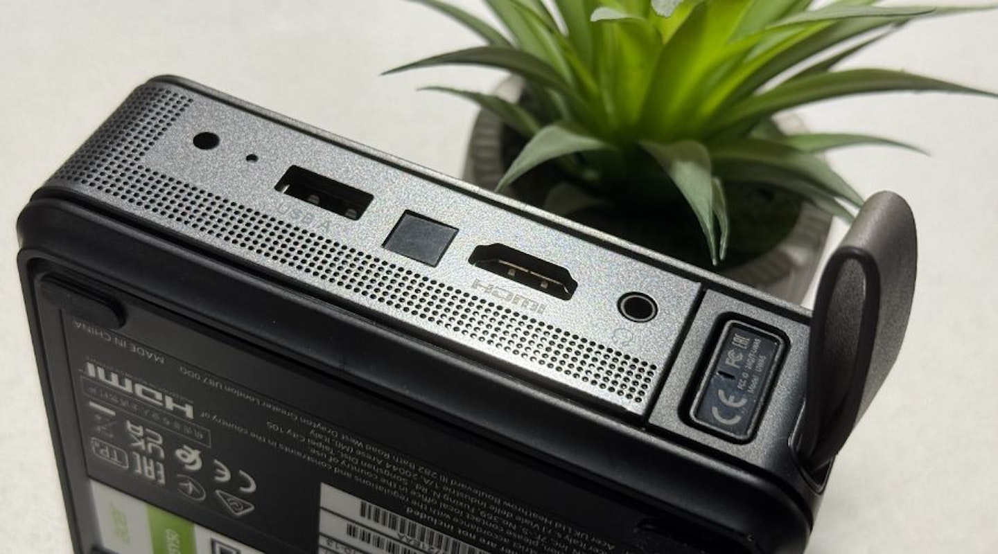 AOPEN Fire Legend PV12a LED Projector - device seen from the back, displaying the port selection