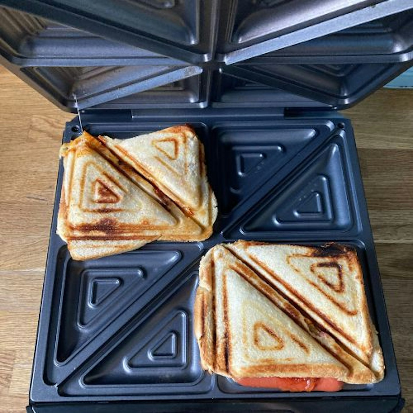 Testing the VonShef Sandwich Toaster 4 Slice