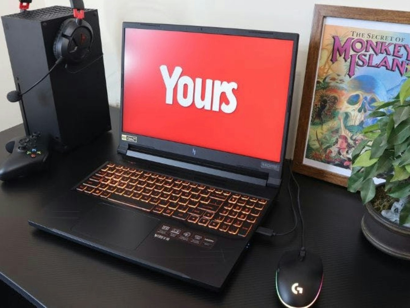 Acer Nitro V 16 Gaming Laptop. Best gaming laptop under £1000. Shown in home with gaming headset, mouse and plant.