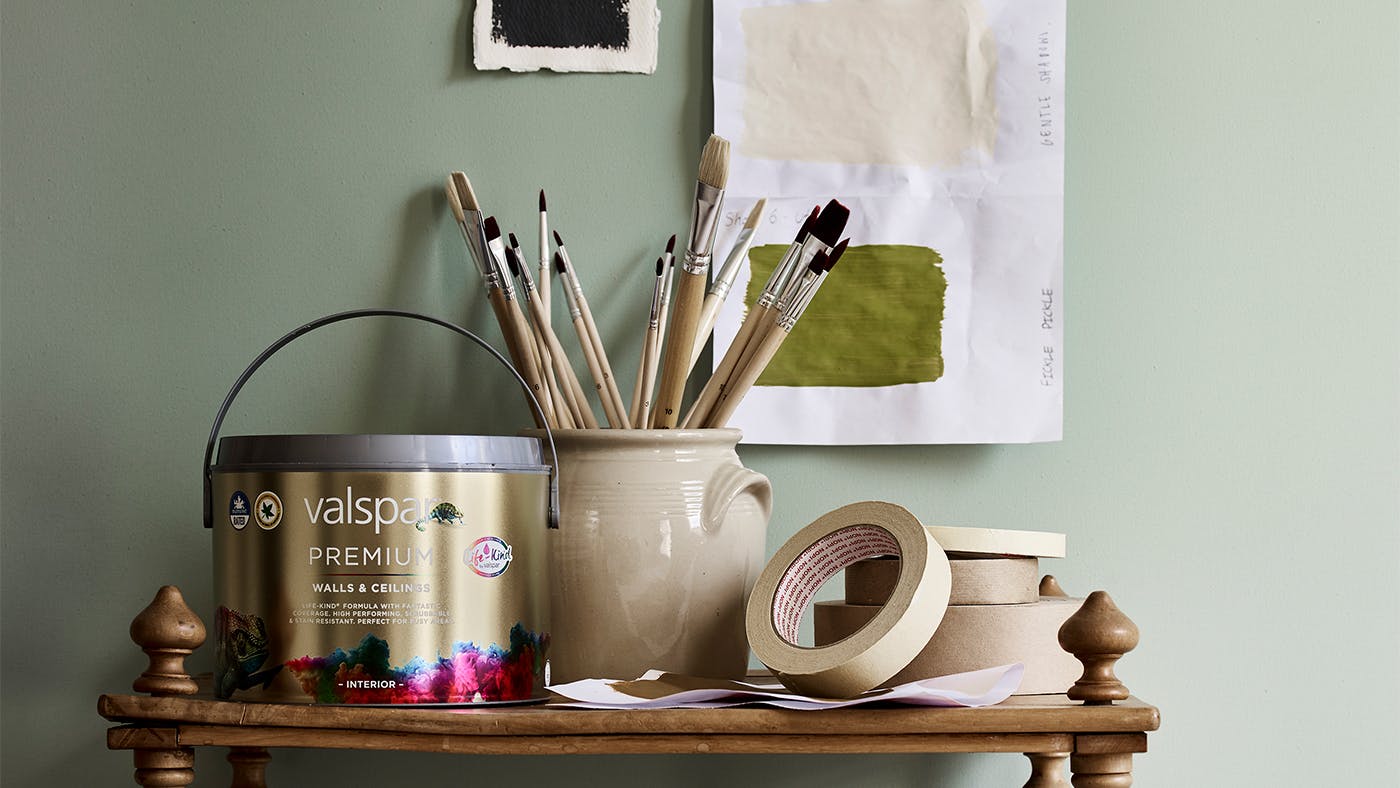 E 15/07 Win a £50 voucher to spend on Valspar paint in B&Q (x3) [YOURS MAGAZINE
