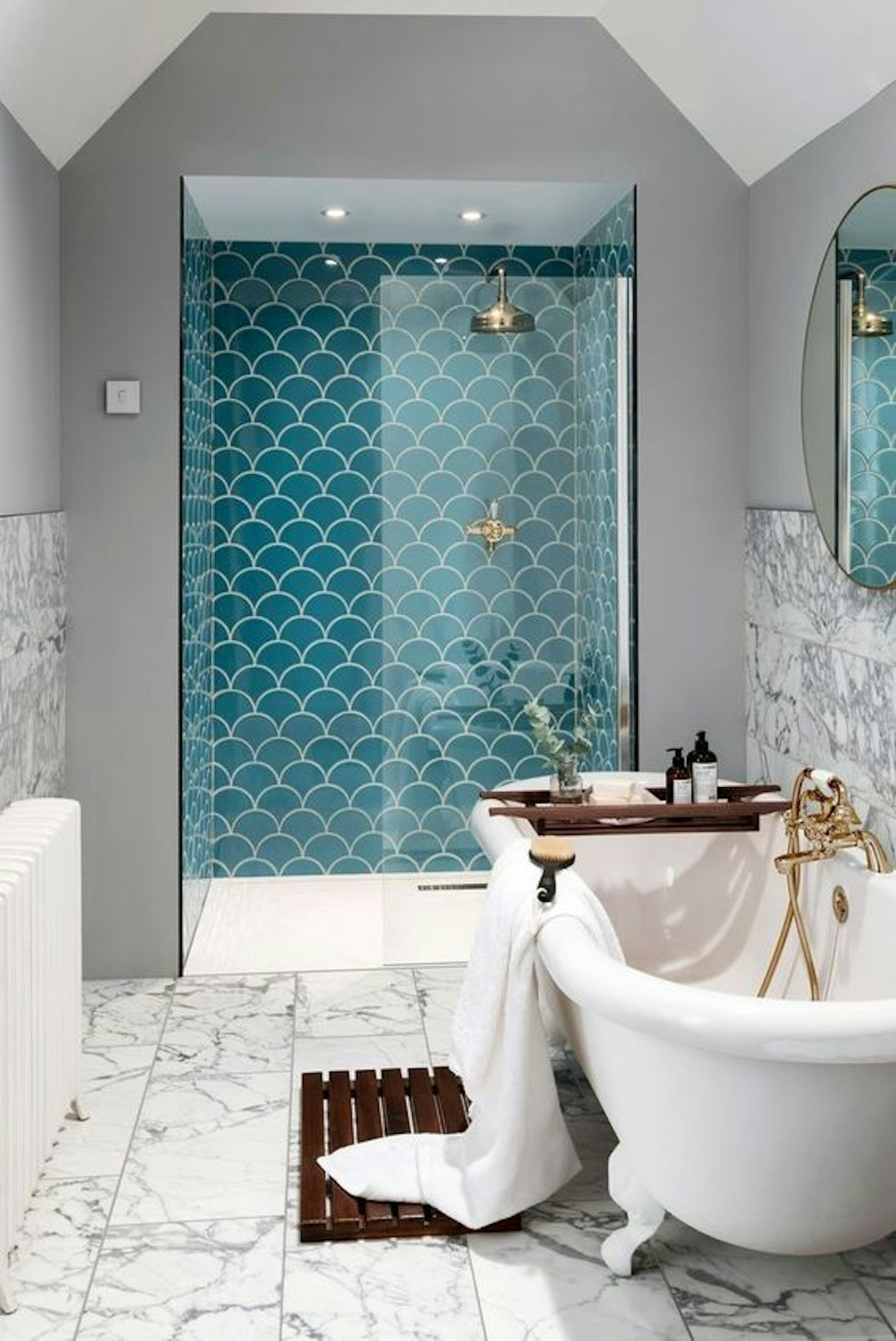 contrasting walk-in shower ideas