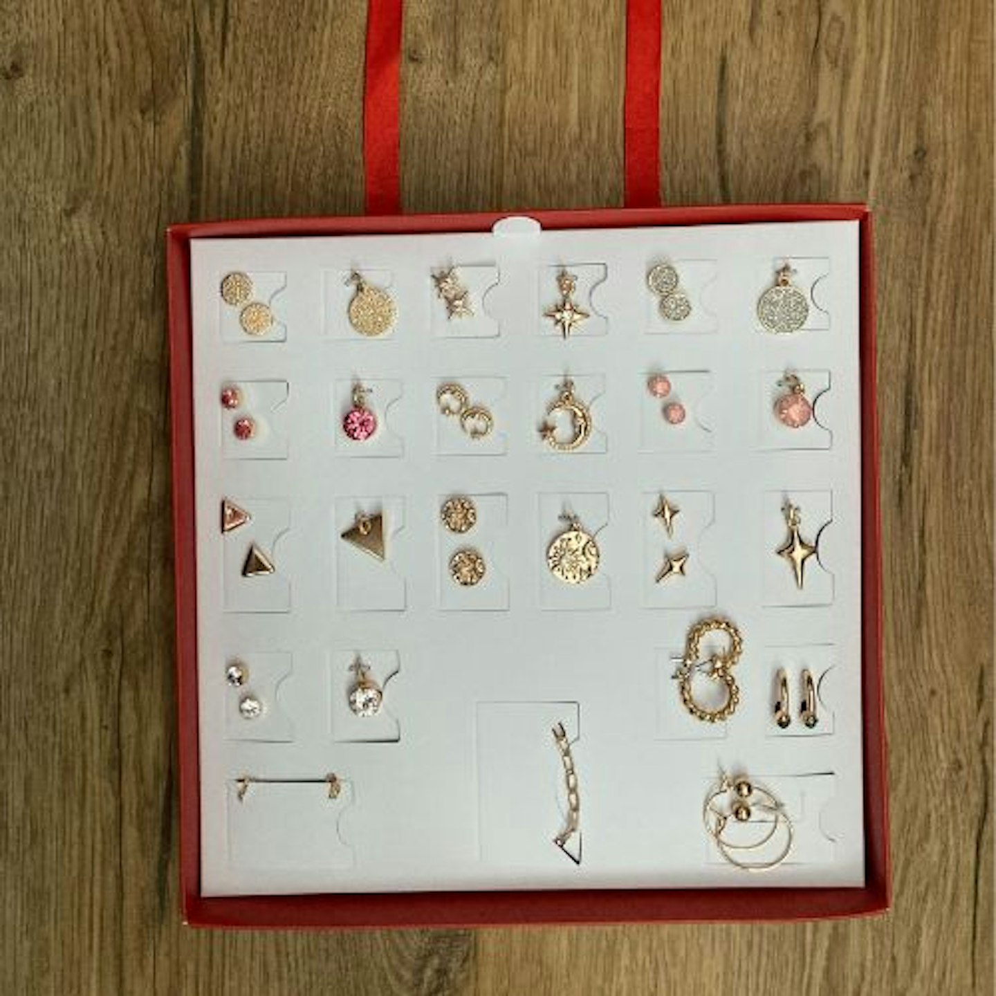 Avon Jewellery Advent Calendar contents