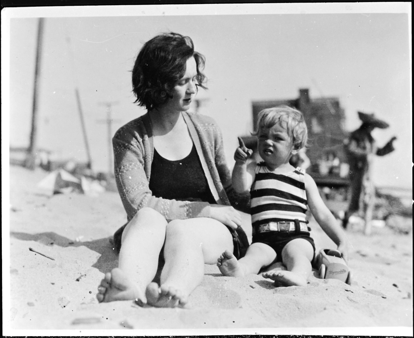 Marilyn Monroe as a child with her mum on the beach