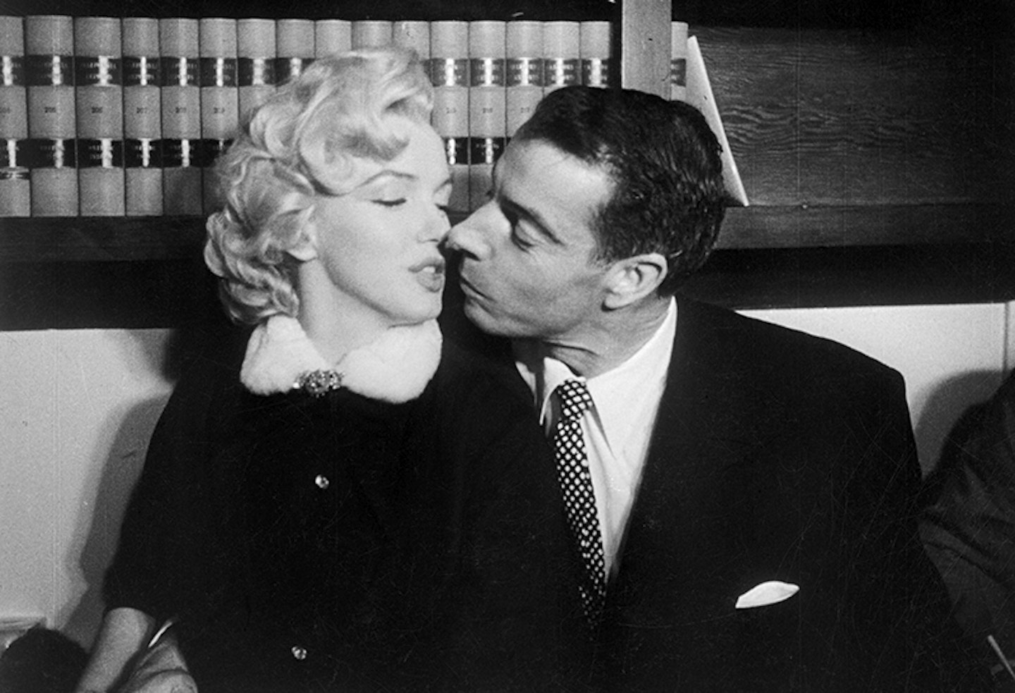 Marilyn Monroe and Joe DiMaggio Kissing After Marriage