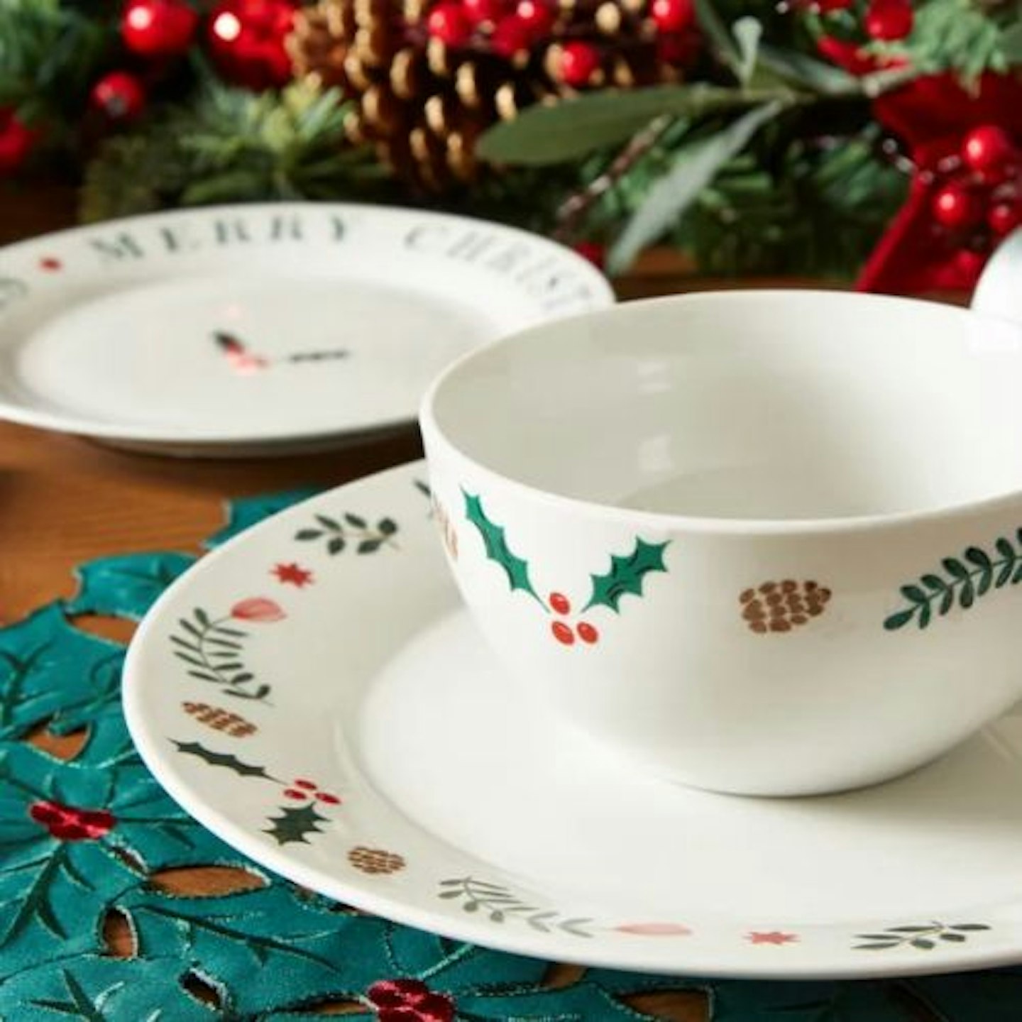 Dinner Set: 12 Piece Holly and Berry Dinner Set