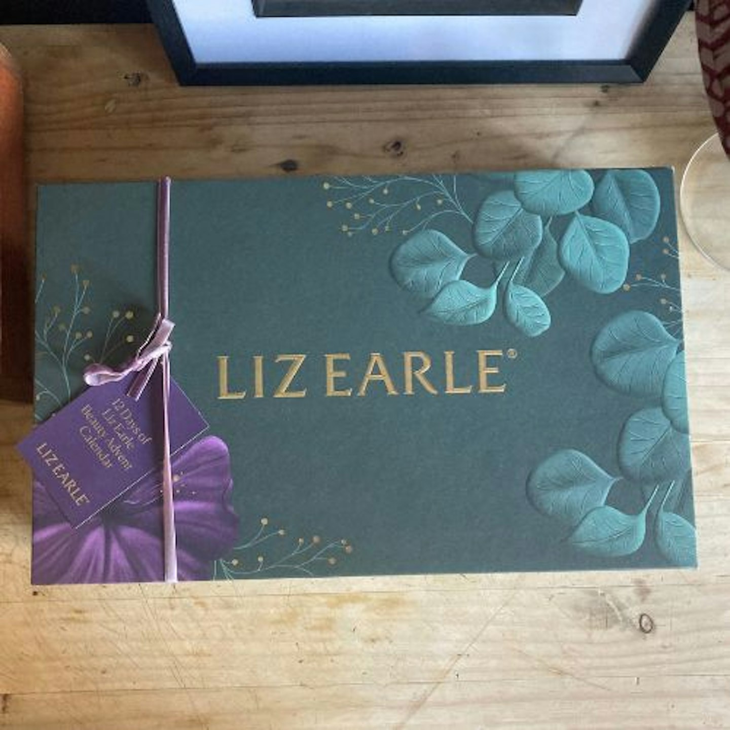 Liz Earle 12 Days of Beauty Advent Calendar 12 Piece Gift Set