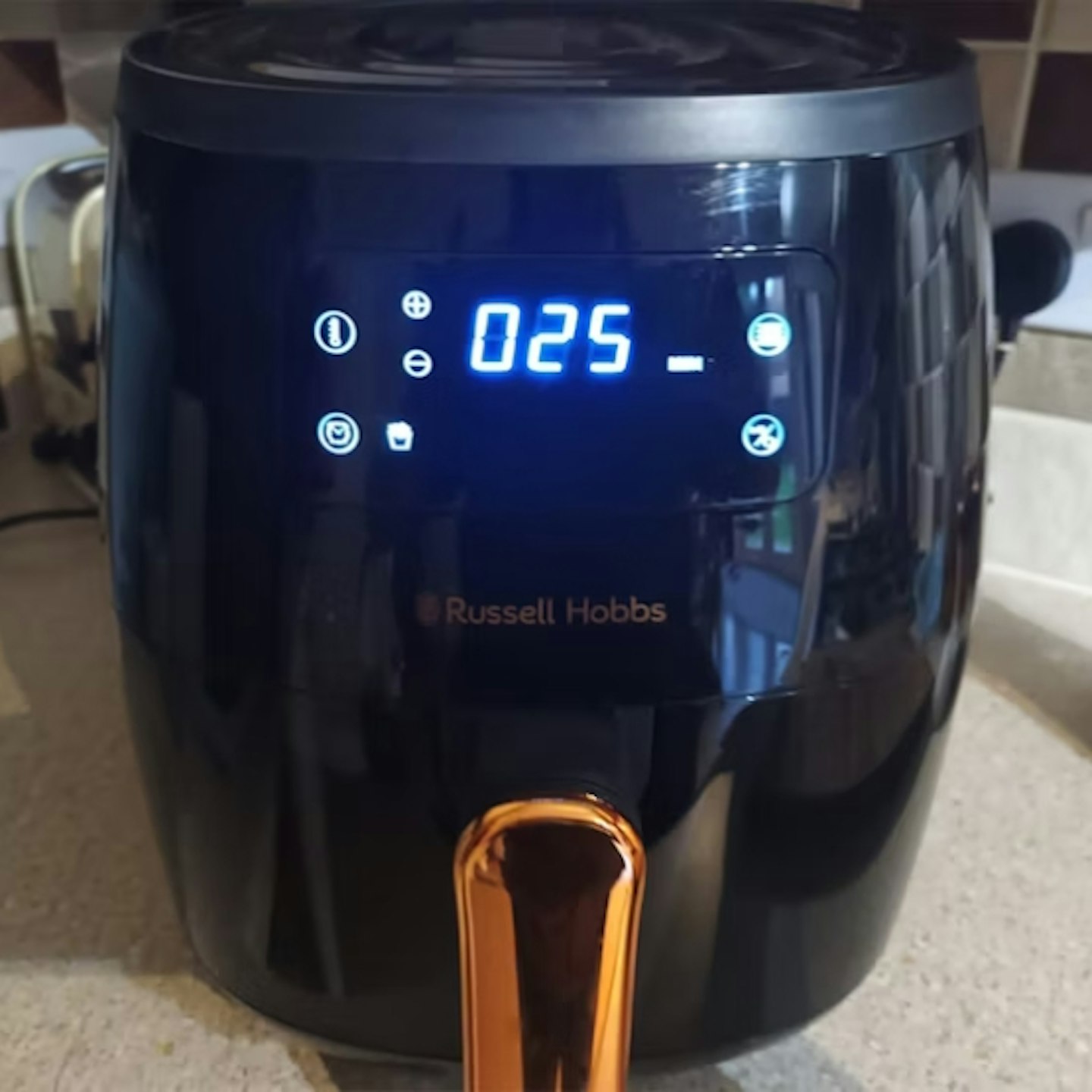 Russell Hobbs SatisFry Air Fryer with drawer closed