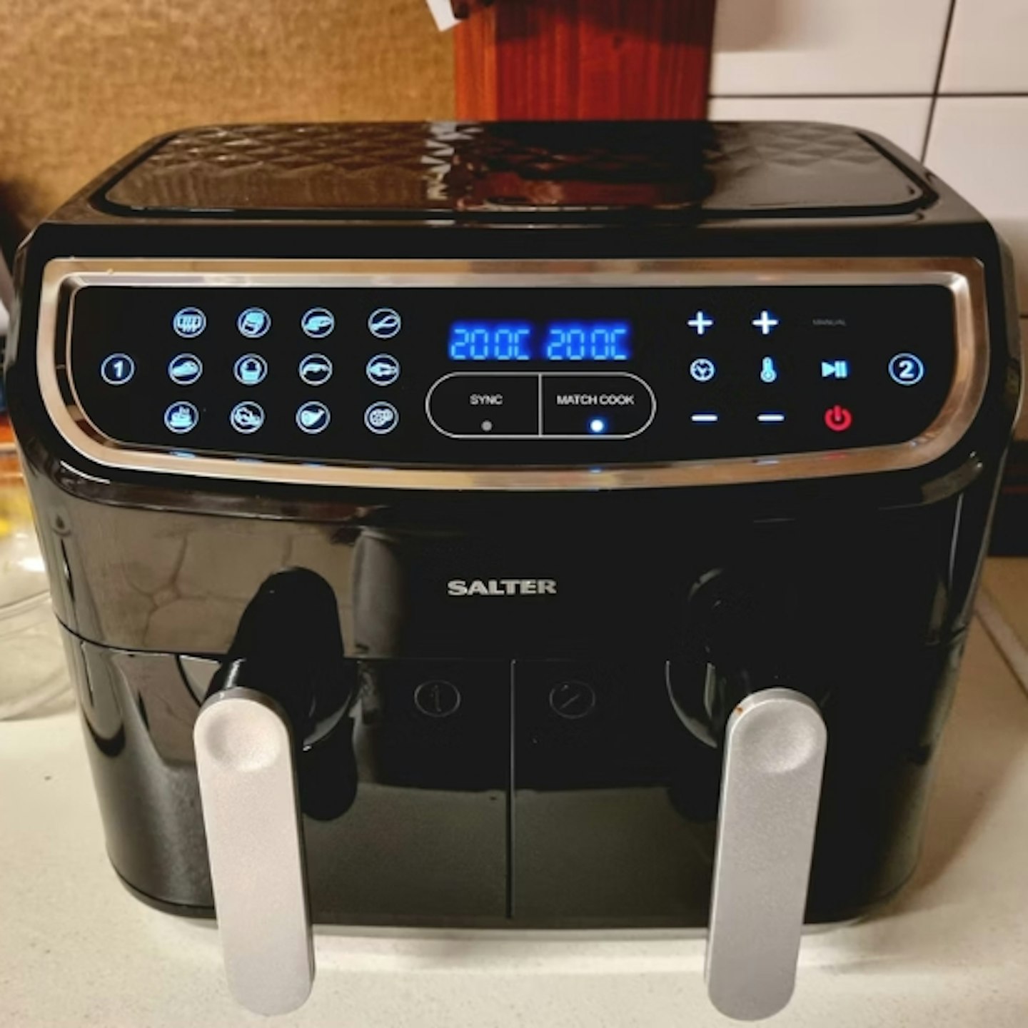 Salter Dual Cook Pro Air Fryer with both drawers closed