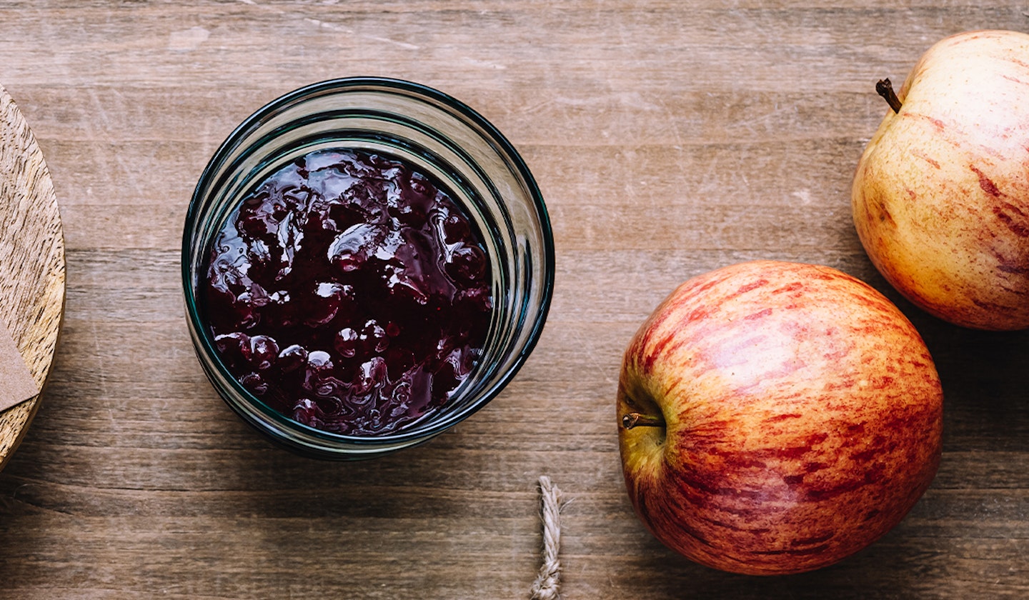 Apple and cranberry sauce