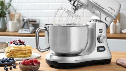 Image: https://images.bauerhosting.com/affiliates/sites/9/2022/12/STANDMIXER.jpg?q=80&w=440&ar=16:9&fit=crop&crop=top STANDMIXER