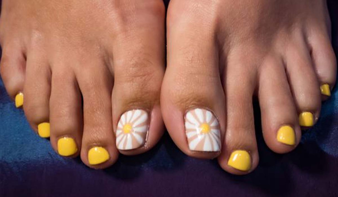 Floral pedicure