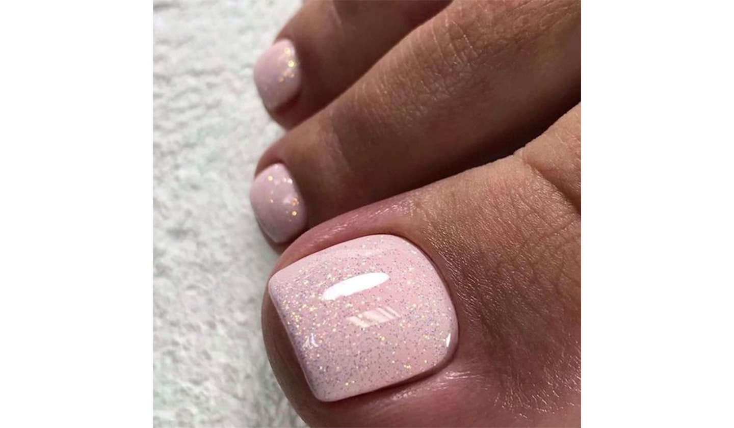 Neutral glitter pedicure