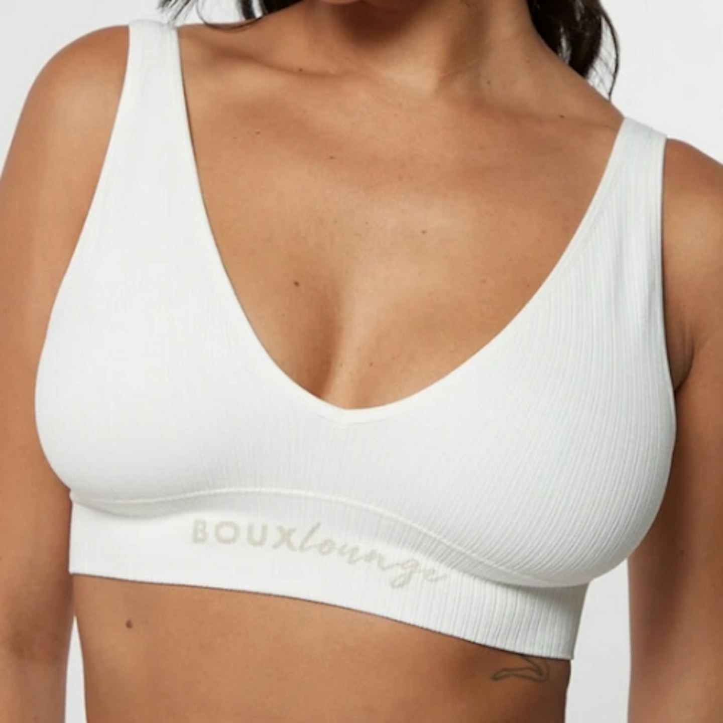 Best Bra For Back Fat In 2023  Top 7 Comfortable Bras To Cover Back Fat 