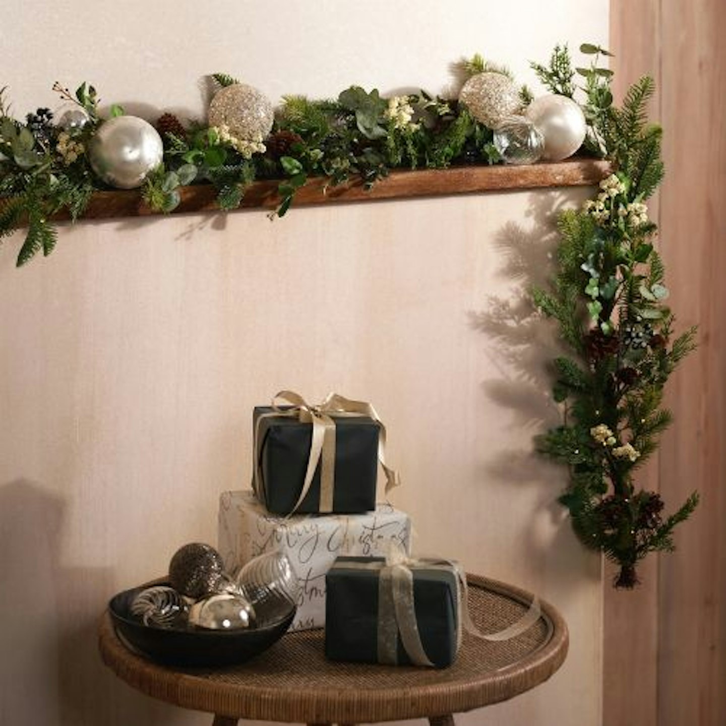 The White Company 180cm Pre Lit Ultimate Pinecone Garland