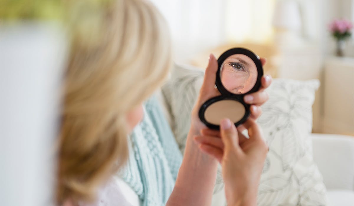 Best loose face powder deals for mature skin