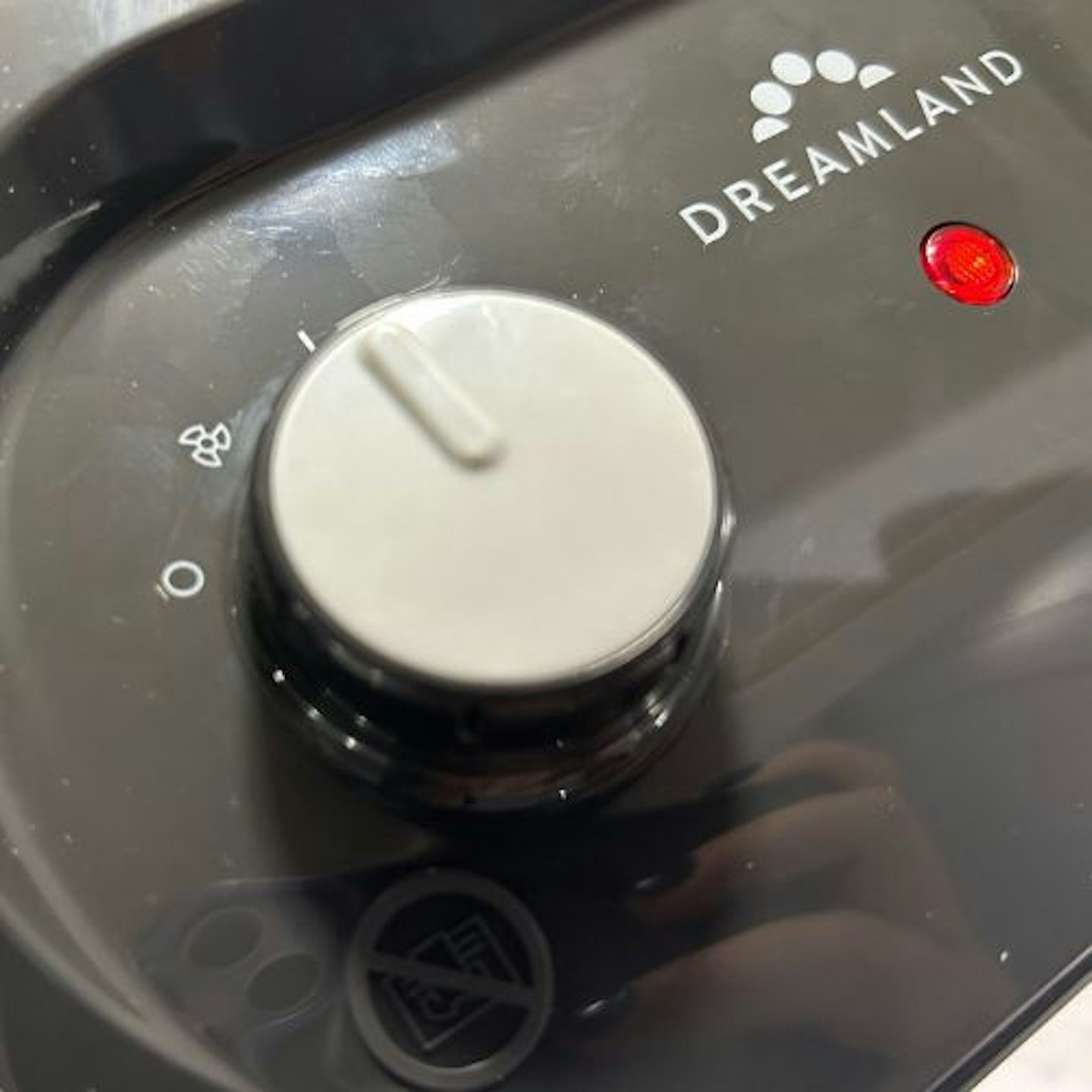 Dreamland Silent Power Comfort Portable Fan Heater close up of dial control