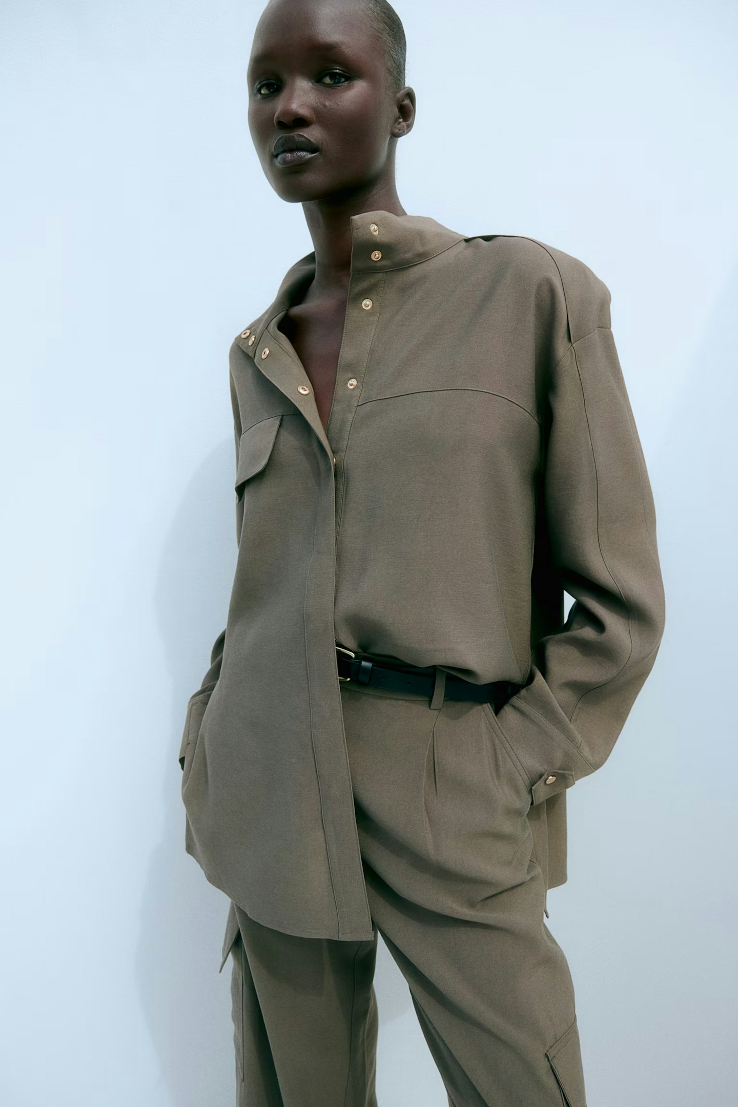 Model wearing the H&M Long Khaki blouse 