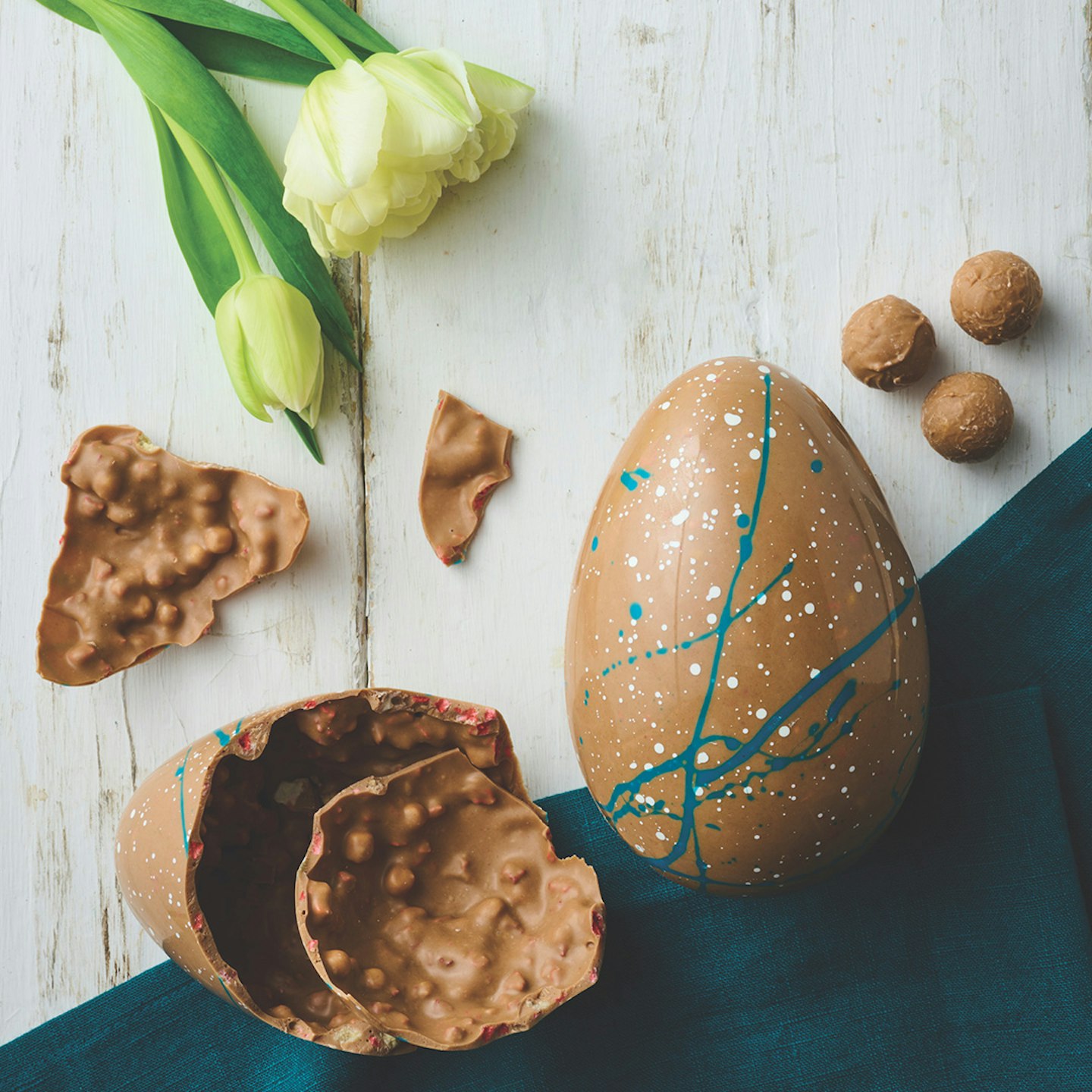 Blonde Chocolate, Raspberry Crumb & Shortbread Biscuit Easter Egg with Truffles