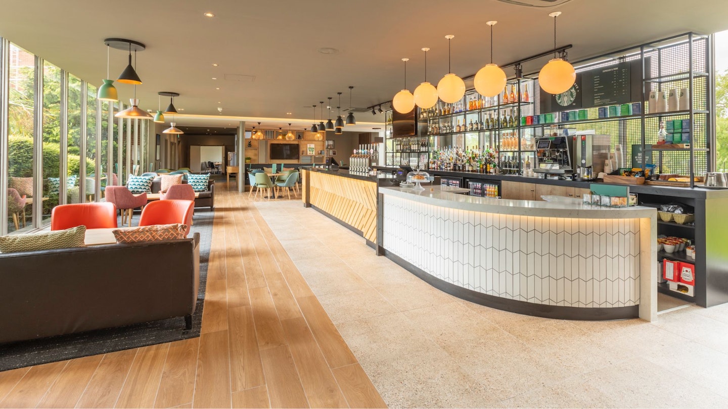 Image: https://images.bauerhosting.com/affiliates/sites/9/2024/05/Untitled-design-421.jpg?ar=16%3A9&fit=crop&crop=top&auto=format&w=1440&q=80 Holiday Inn Basildon