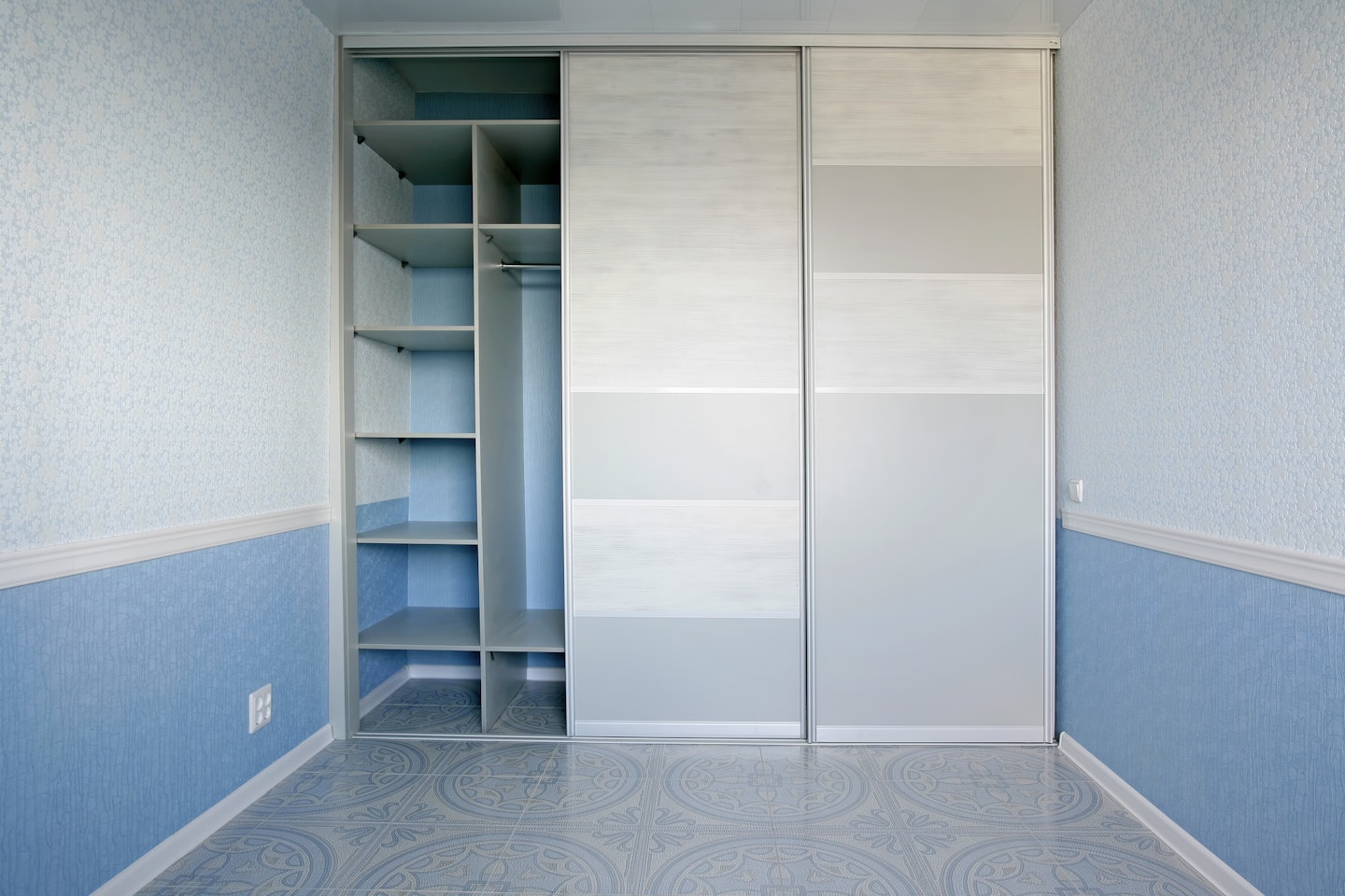 sliding-doors-for-loft-storage