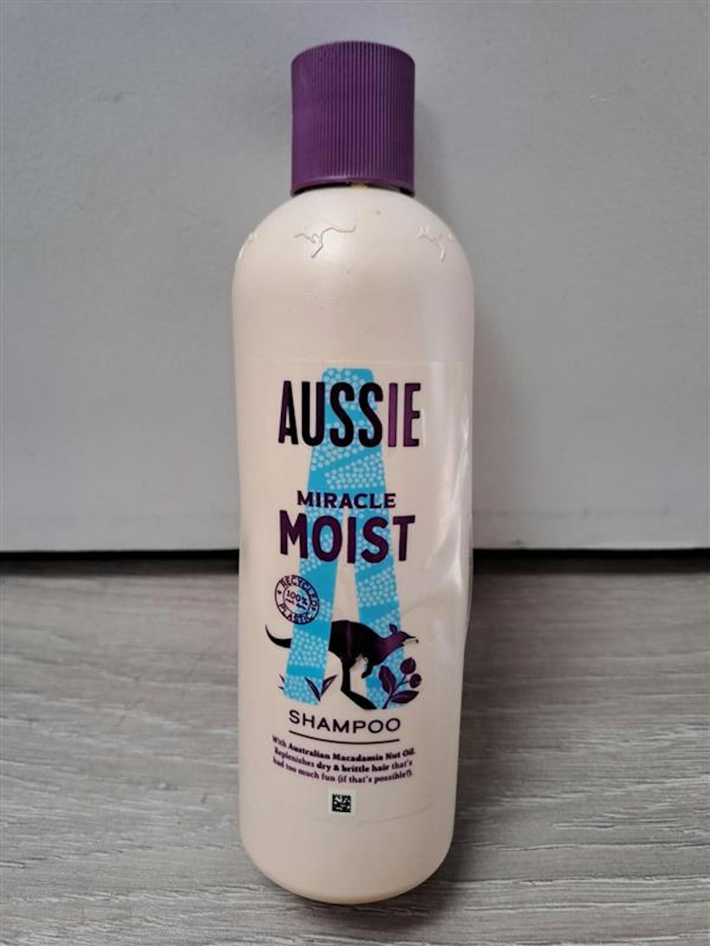 Aussie shampoo Miracle Moist 