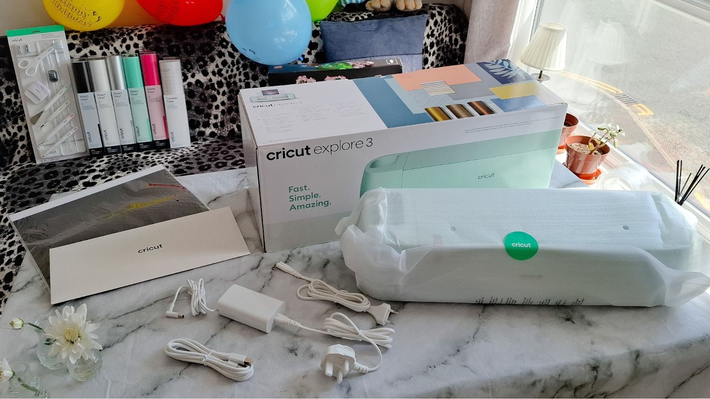 Cricut Explore 3 bundle contents