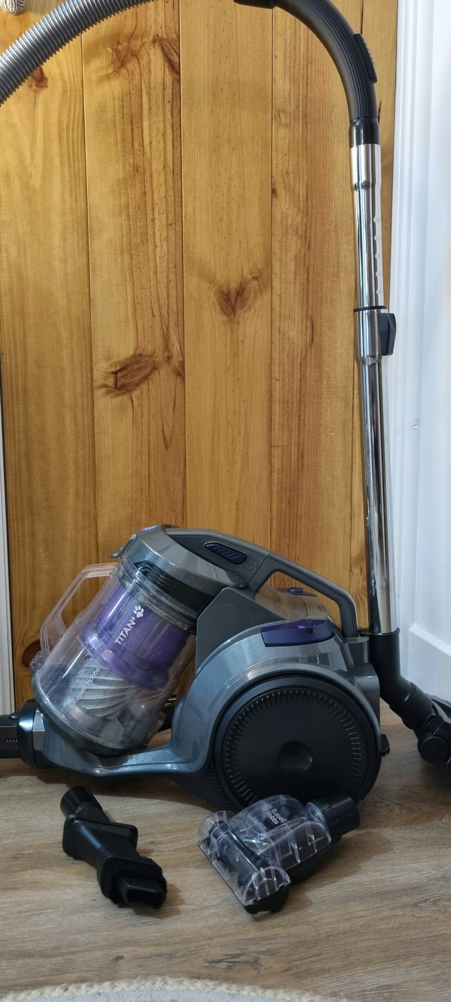 Vacuum cleaner with all the tools