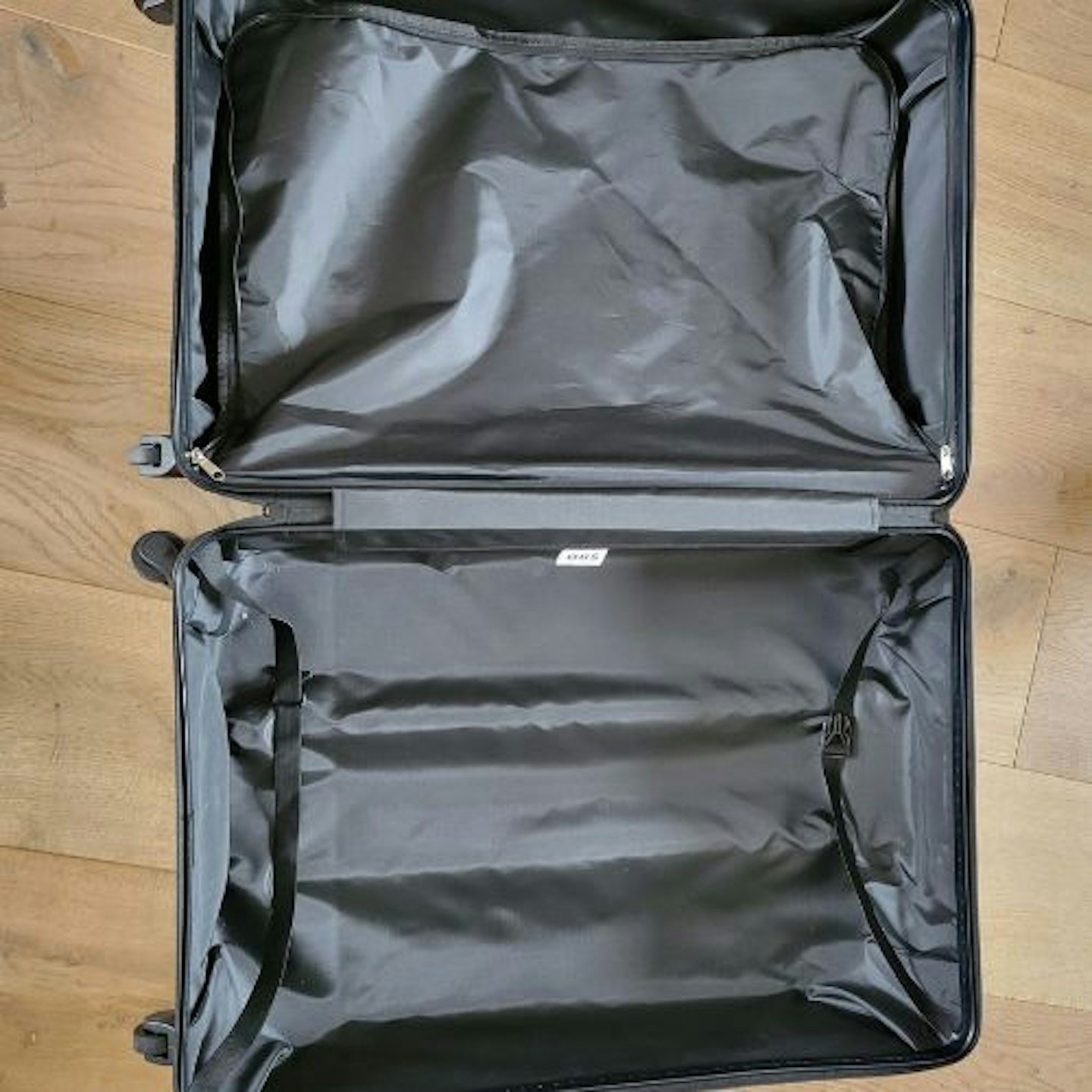 4 Wheel Hard Shell Suitcase – Large