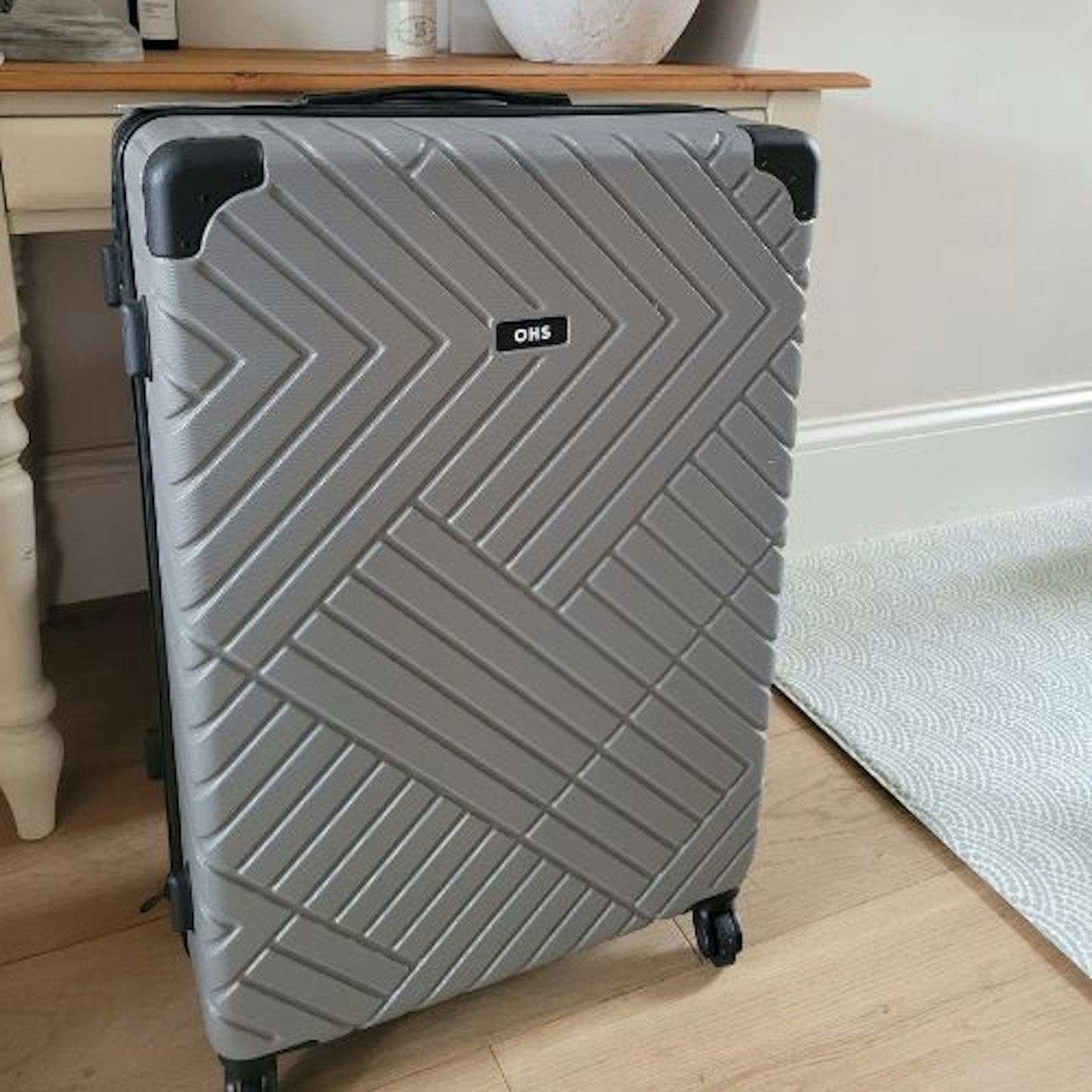 4 Wheel Hard Shell Suitcase – Large