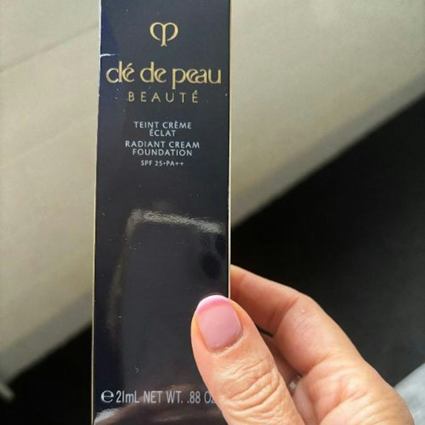 Cle-De-Peau's-Beauté-Radiant-Cream-Foundation-tested