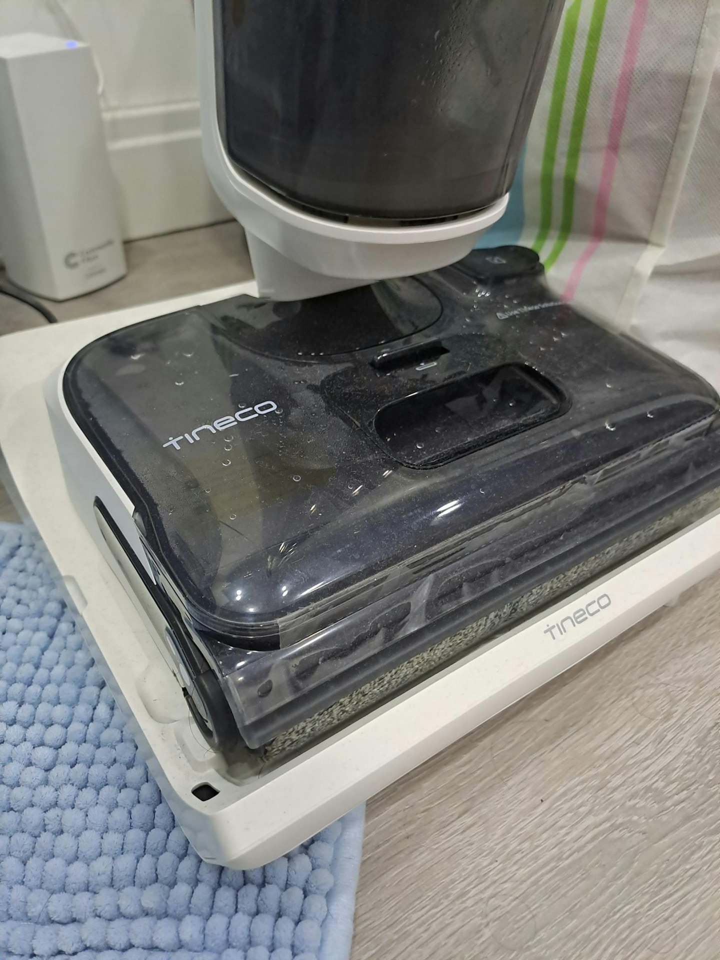 close up of the brush head of the Tineco Floor ONE STRETCH S6 Cordless Wet Dry Vacuum Cleaner showing water droplets