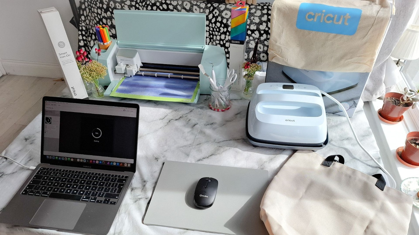 Desk setup when using the Cricut EasyPress 3