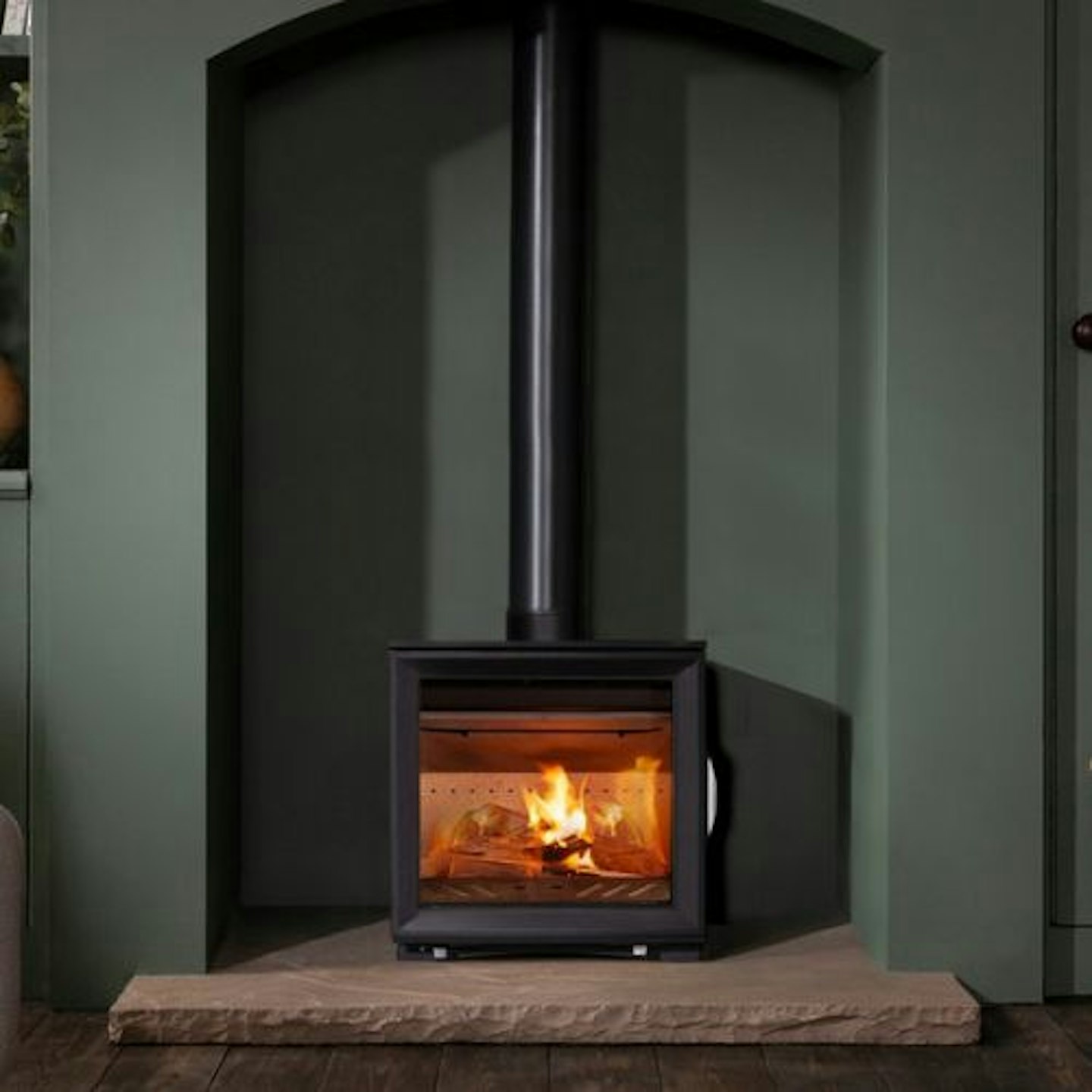 Arada M Series Cast Wood Burning Ecodesign Widescreen Stove