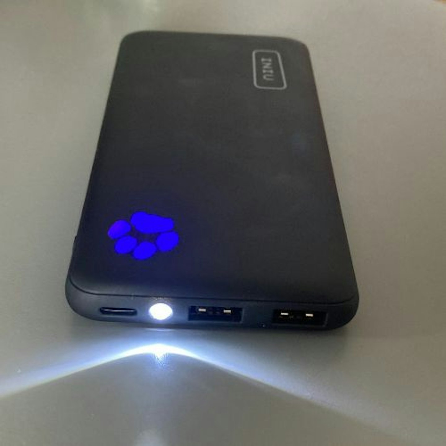 INIU Power Bank Portable Charger with torch (ON)