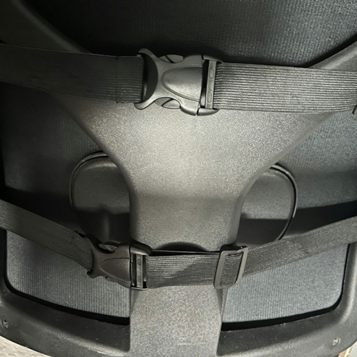 straps on the Everlasting Comfort Memory Foam Lumbar Support Cushion
