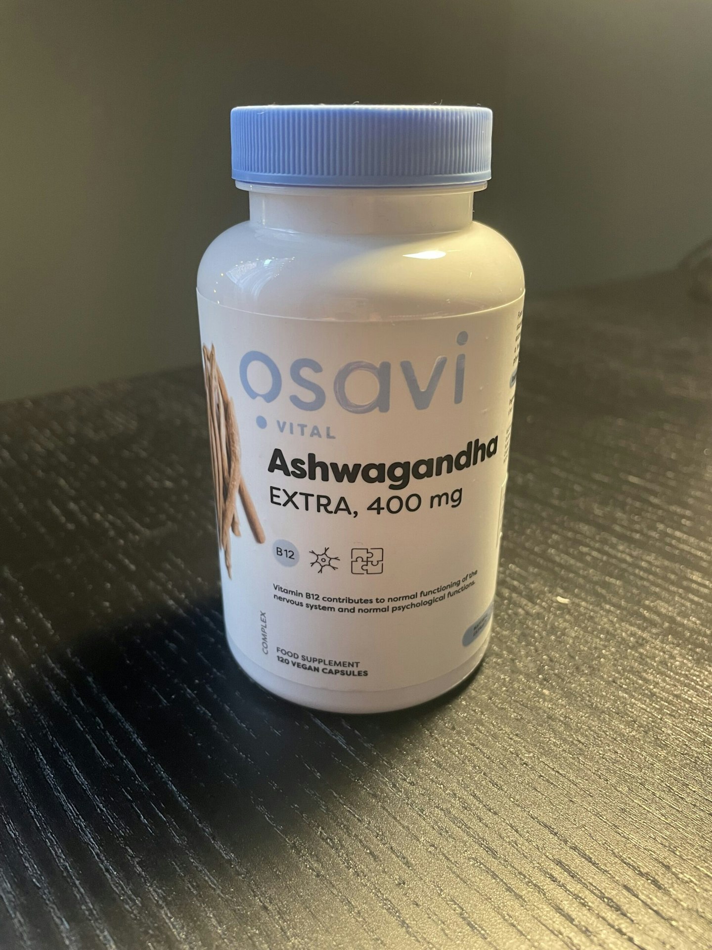  Osavi Ashwagandha Extra supplements on a wooden table 