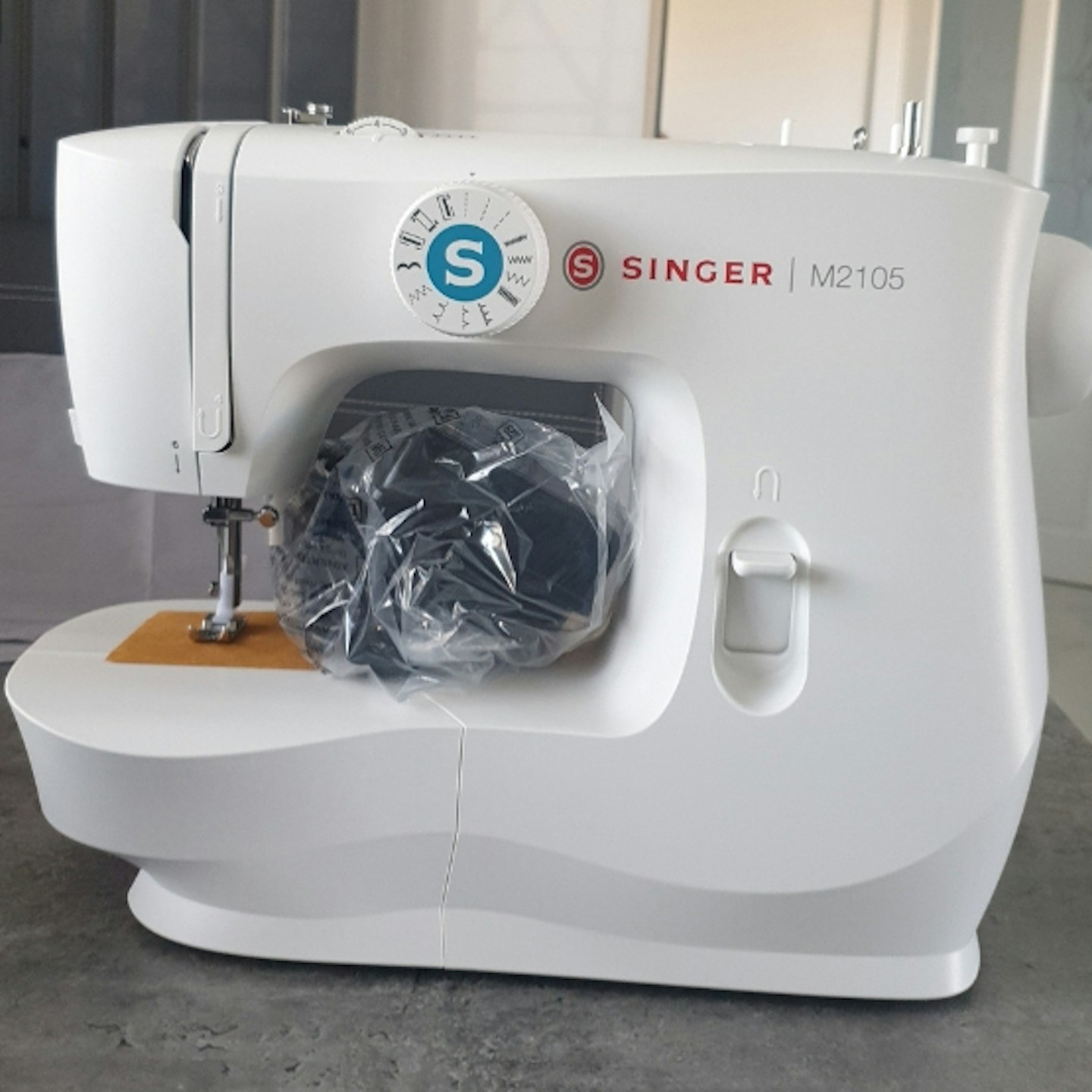 Singer M2105 Sewing Machine