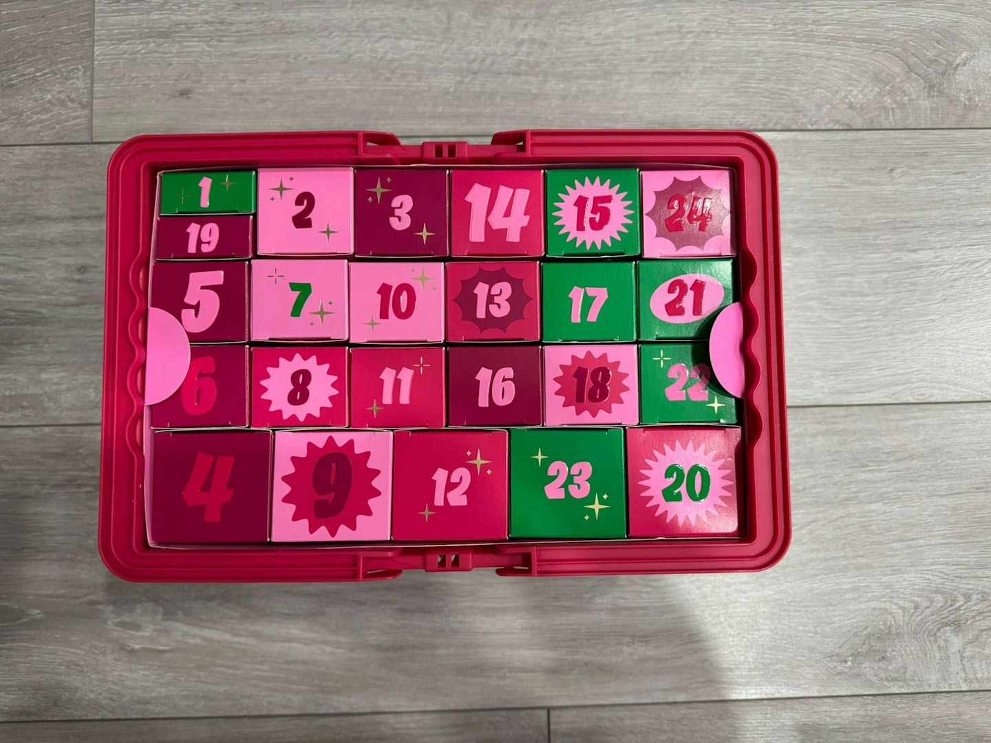 Benefit The Gorgeous Grocer Beauty Advent Calendar opened 